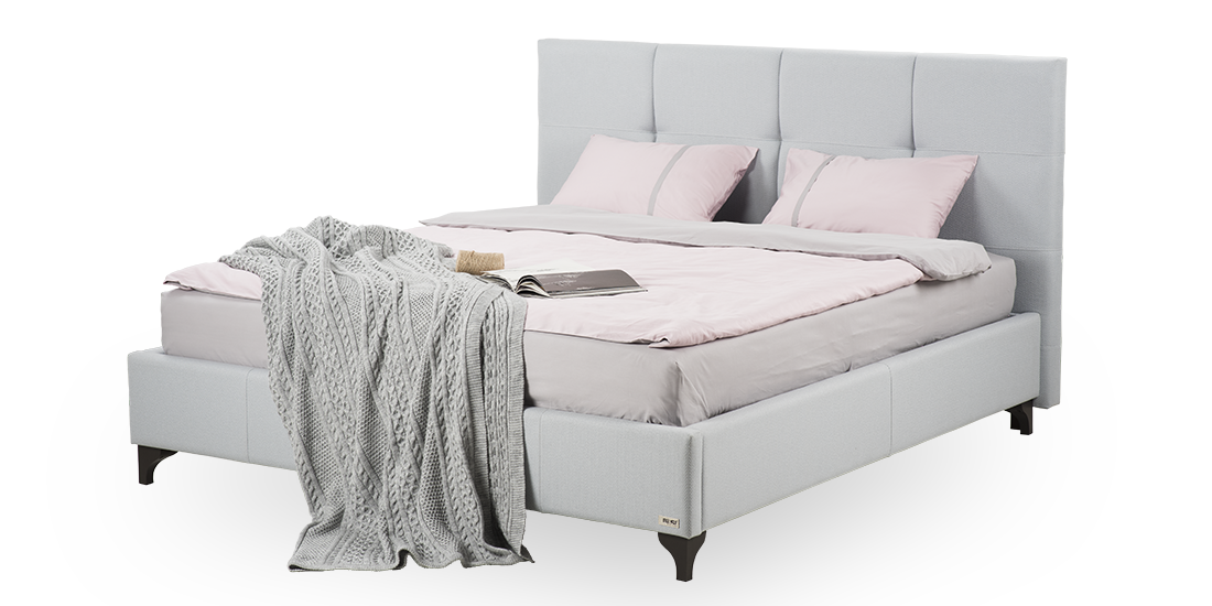 Photo - Michele H 200x200 bed with high legs and a niche for linen